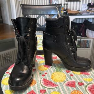 Guess 6” boots black.